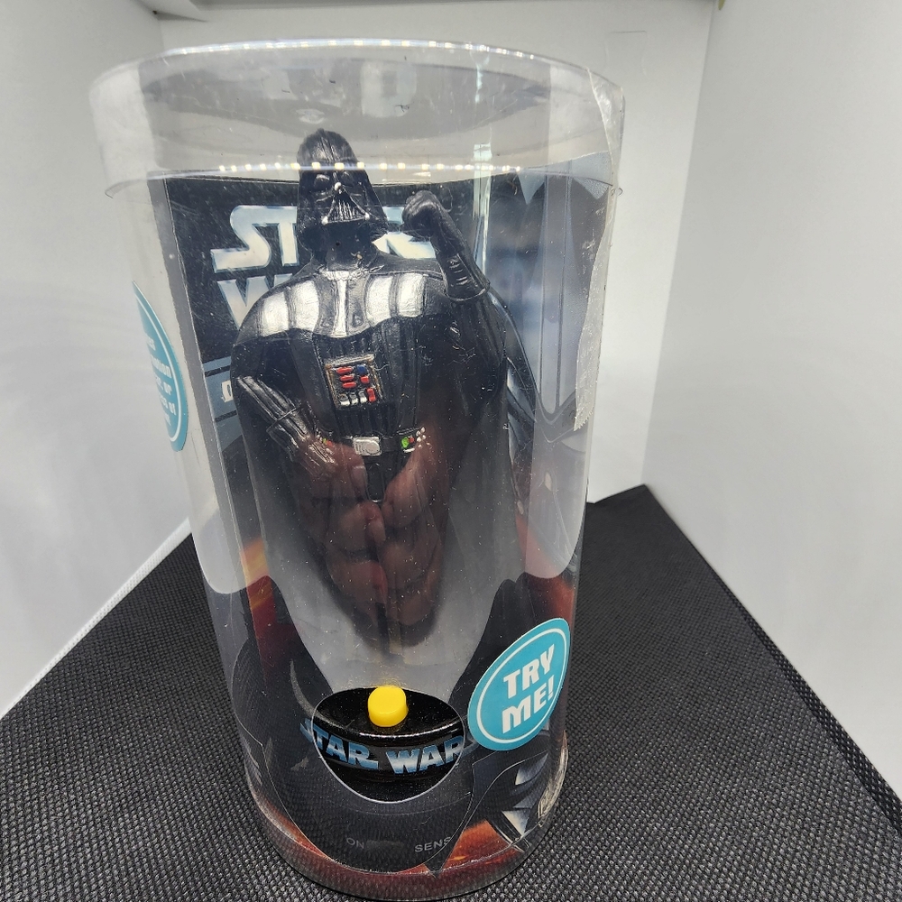 Star Wars Darth Vader - 2006 Features: sound with multiple phrases